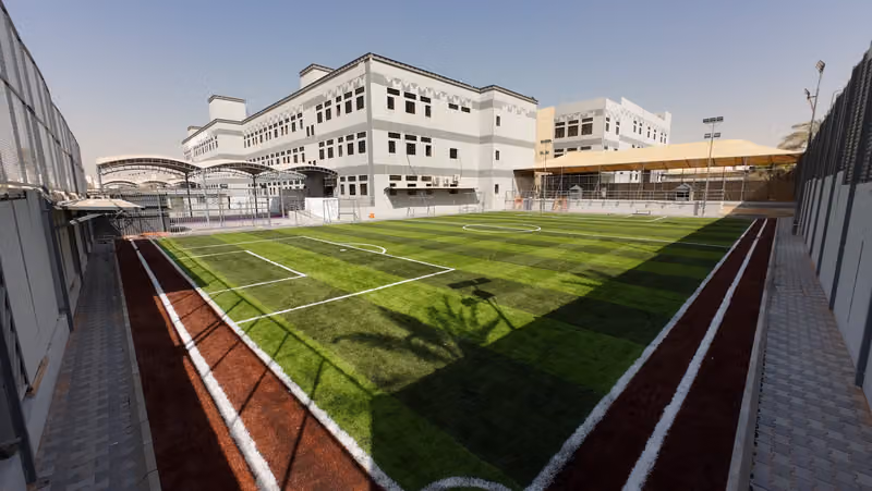 ملاعب مدارس الرواد الدولية