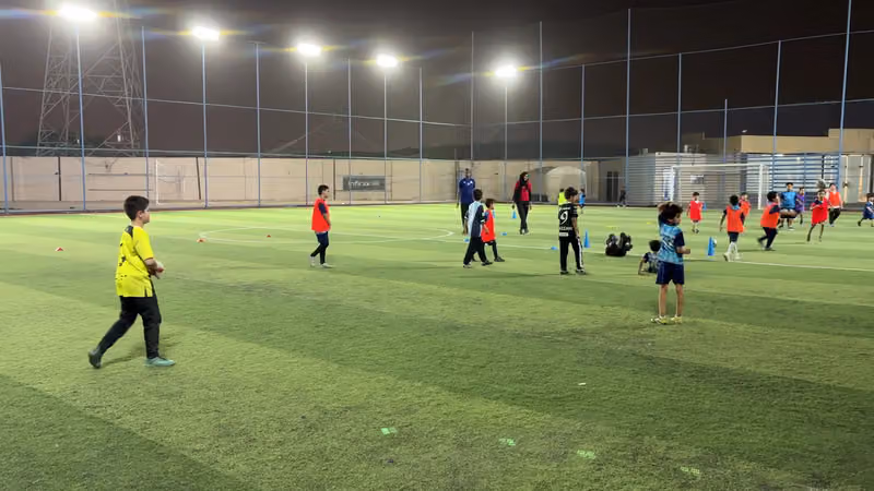 ملاعب مدرسة أسيست لتعليم كرة القدم