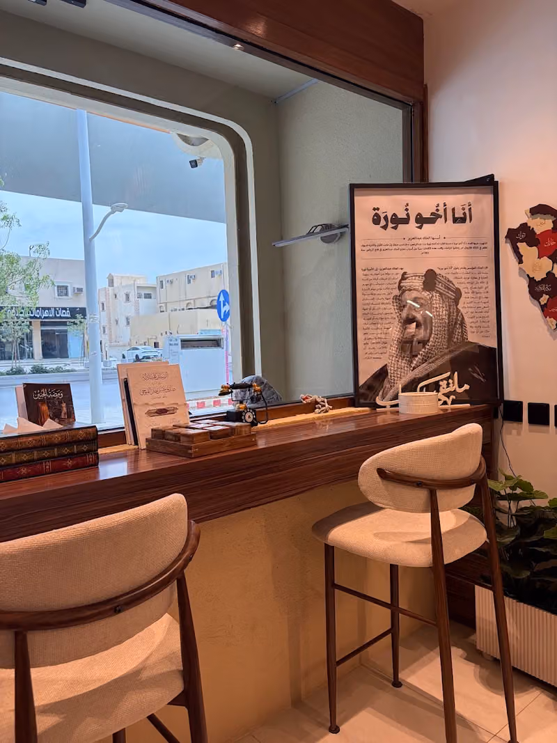 ملتقى الكتاب | مكتبة ، مقهى