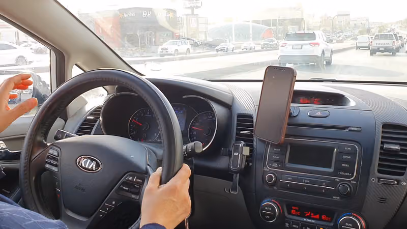 منال لتدريب قيادة السيارات للسيدات