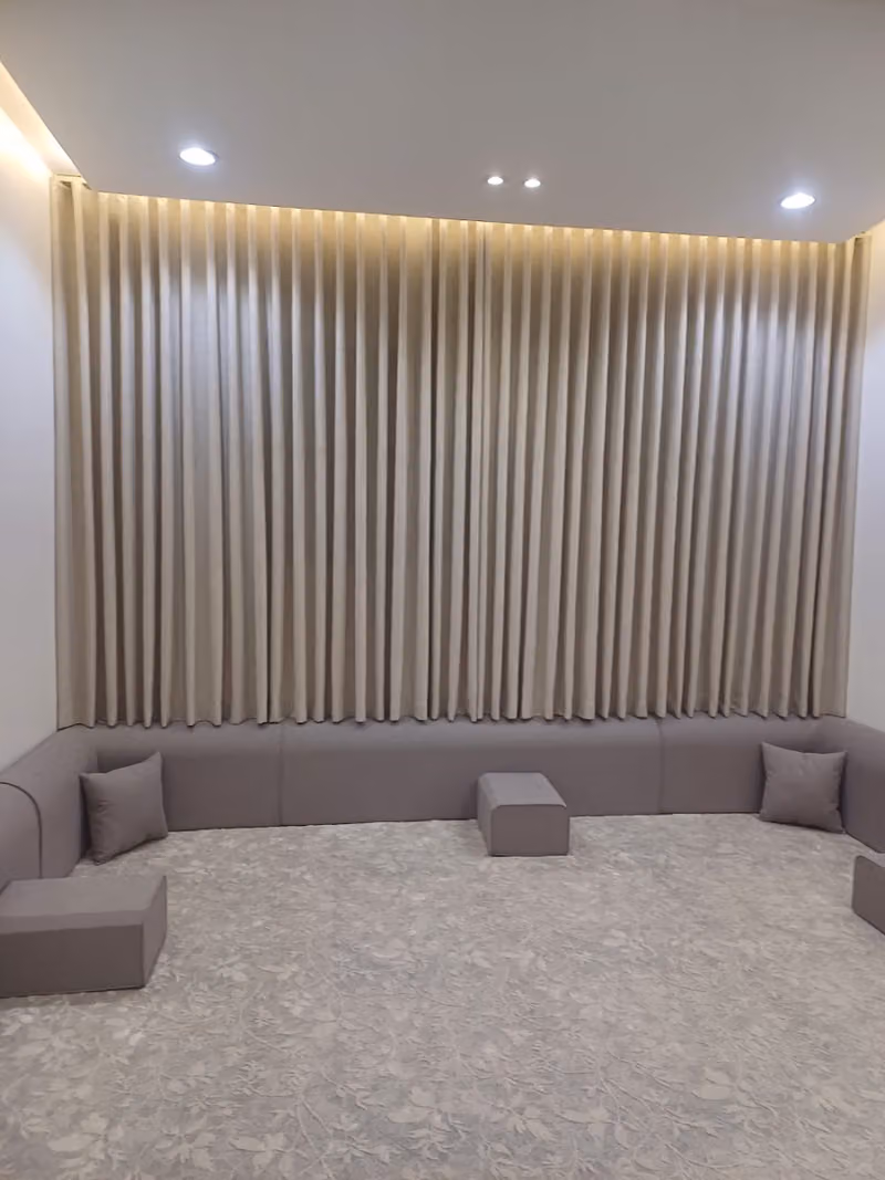 منال ستائر