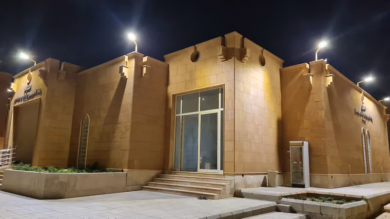 مسجد والدة الأمير محمد بن نواف بن عبدالعزيز/ القاعة الكبرى