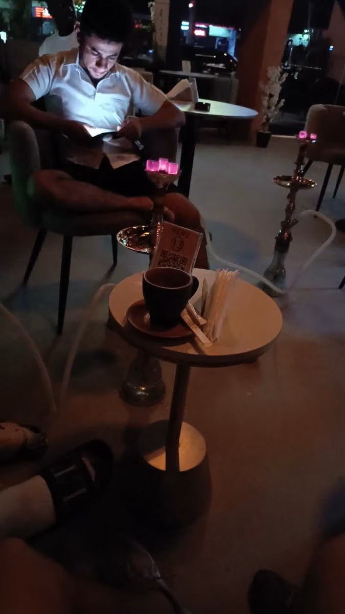 مقهى المكان السري