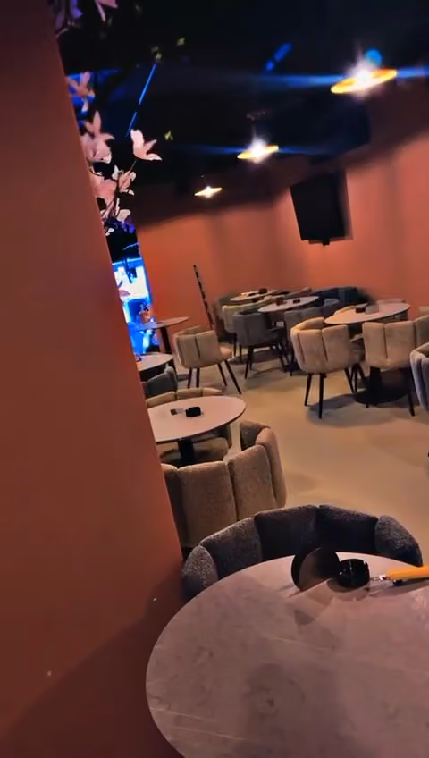 مقهى المكان السري