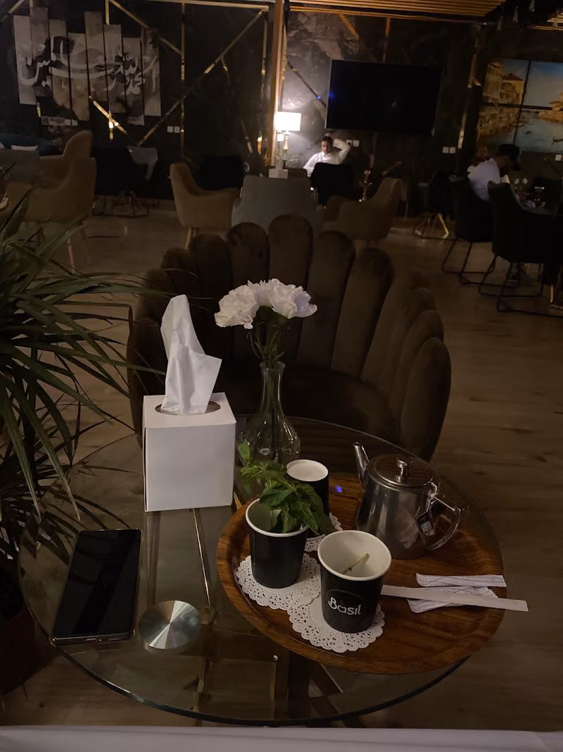 مقهى بازل الاحمدية لاونج ظهرة لبن