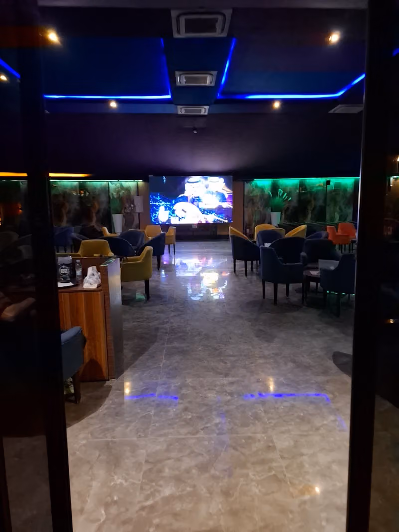 مقهى لوز تفاحتين شيشه لاونج