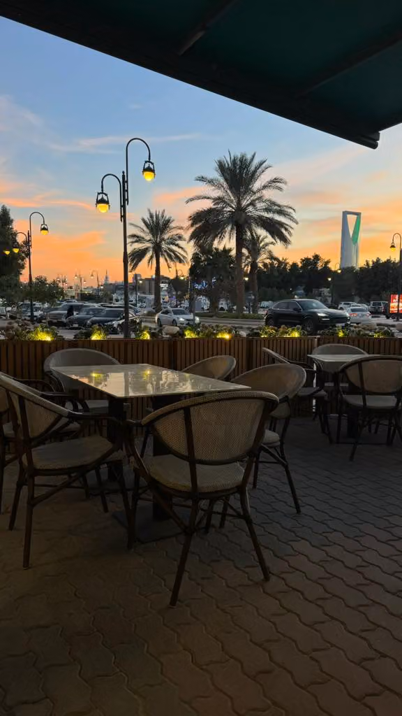مقهى و لاونج موعد الليل رنديفو