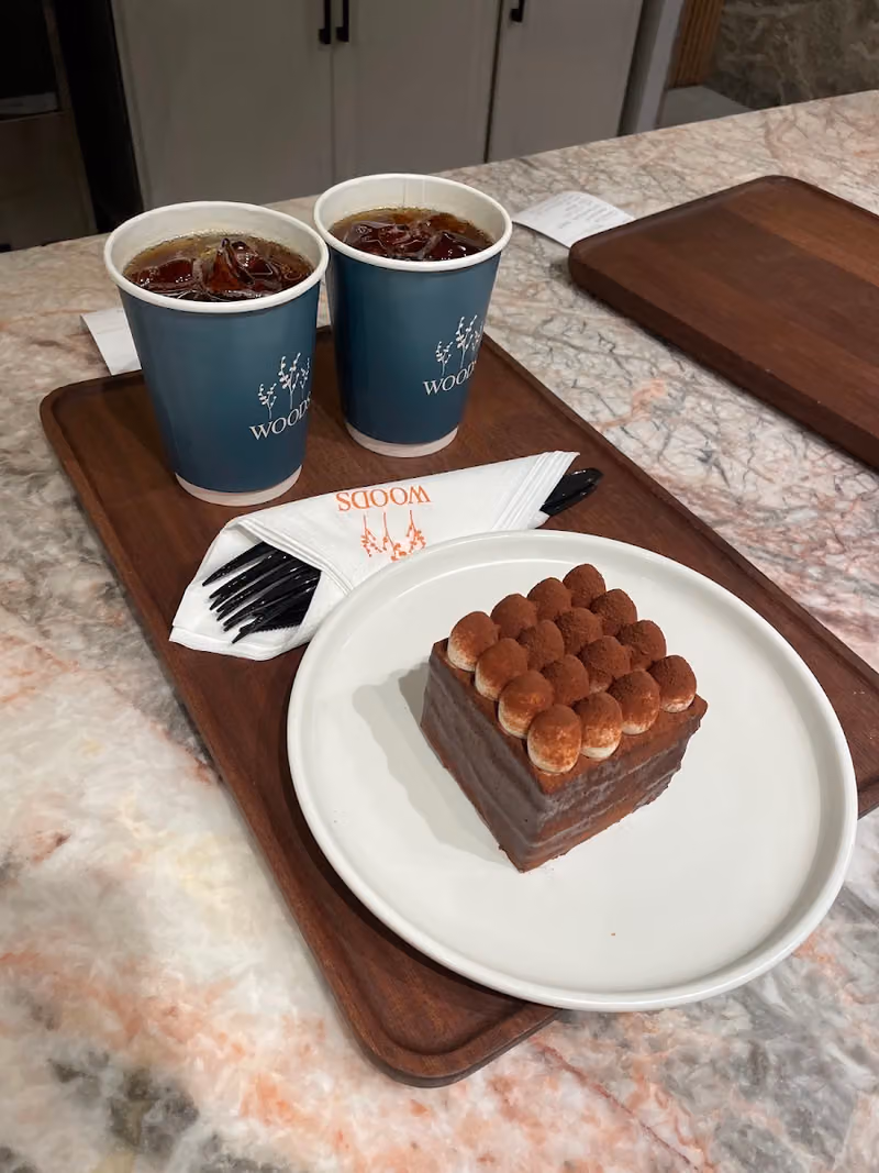 مقهى ومحمصة وودز (العليا) WOODS Cafe and Roastery (Olaya)