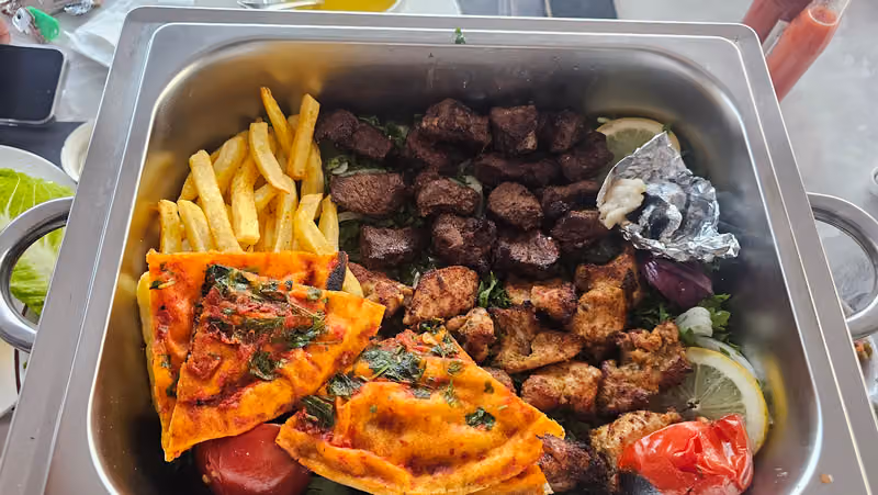 مقهى ومطعم سيزل