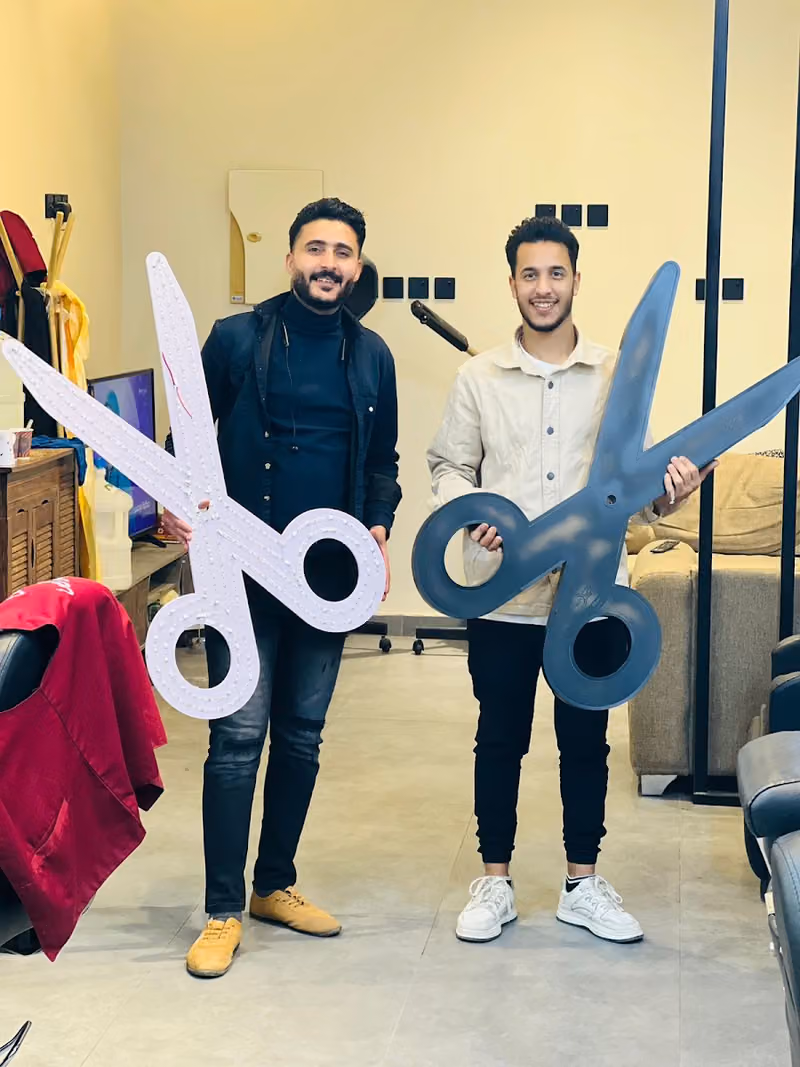 مقص و نص للحلاقة