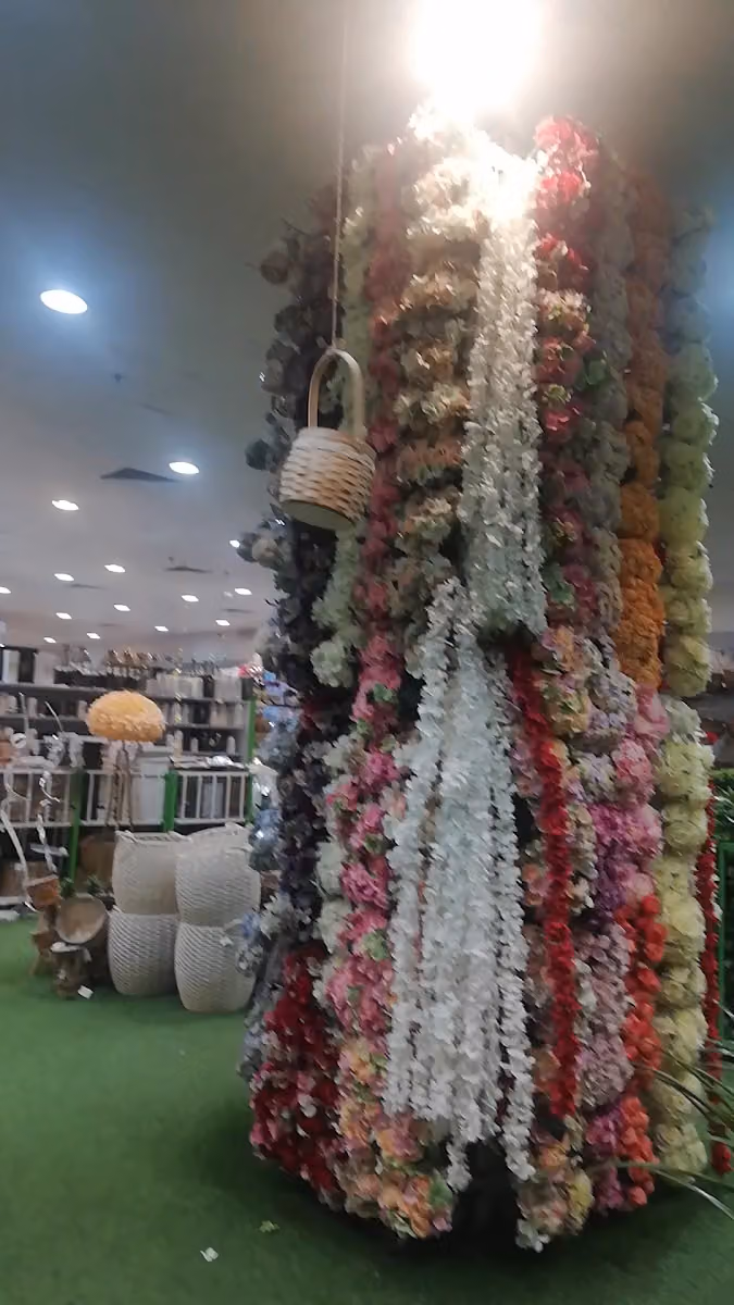 مركز الحازمي للكماليات