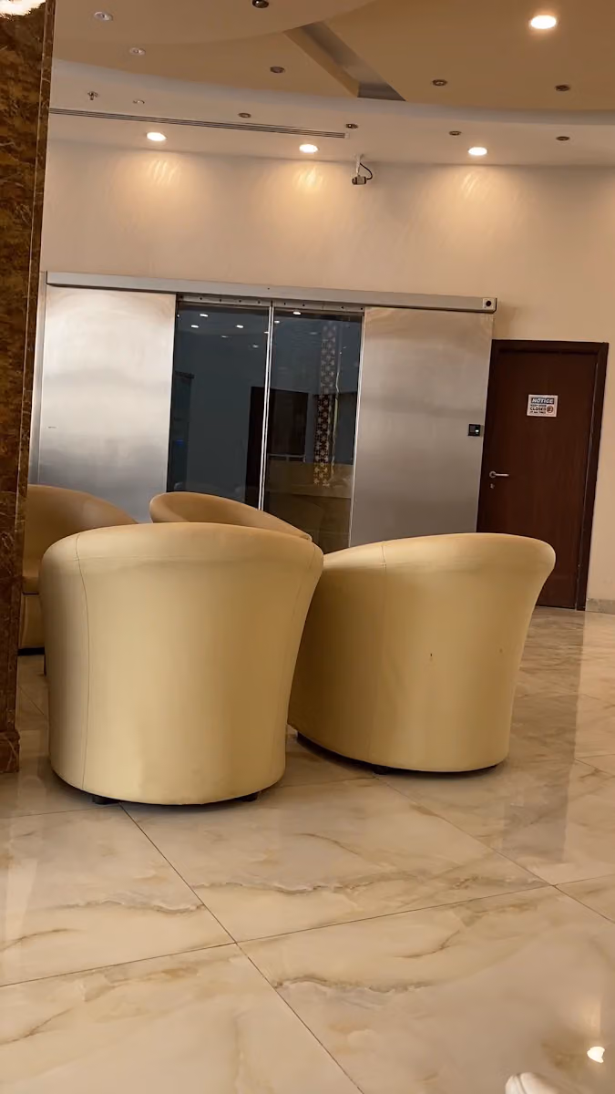 مركز الرائد لطب وجراحة العيون
