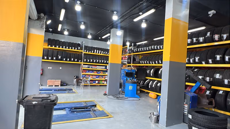 مركز خدمة إطارات وبطاريات