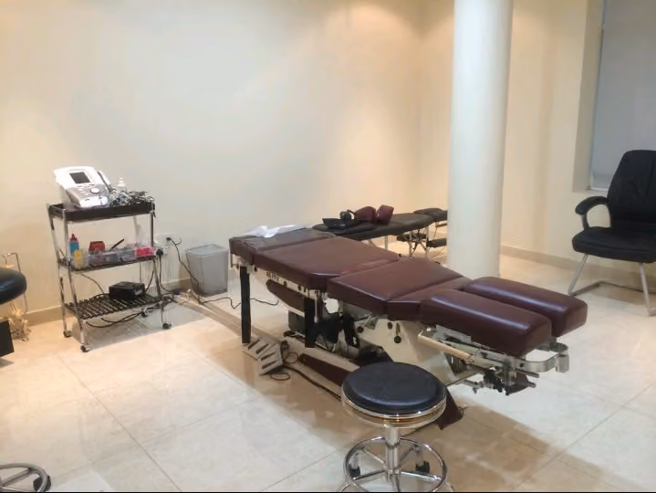 Muroona Spine & Joint Clinic for the family مركز مرونة العمود الفقري والمفاصل النساء والأطفال