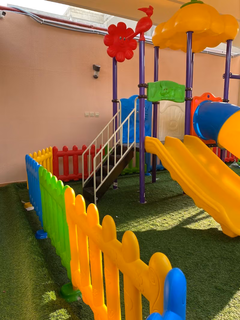 مركز ناشئون ضيافة الأطفال
