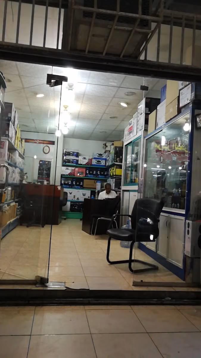 مركز نجد لإصلاح المسجلات وشاشات السيارات