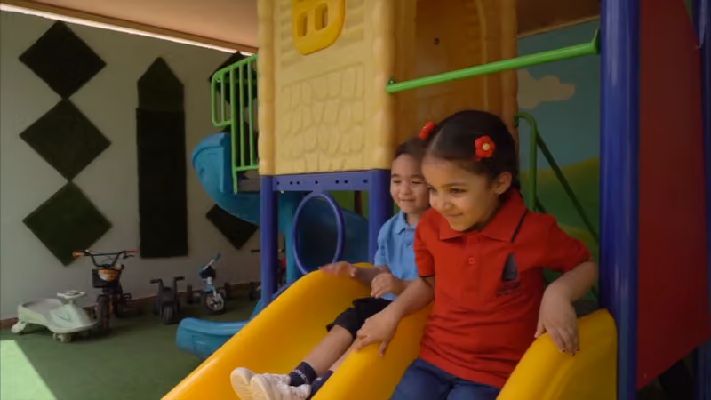 مركز قطرة الندى لضيافة الأطفال