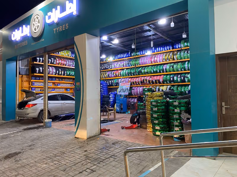 مركز شامان عبدالله ناصر الركابي للاطارات والبطاريات فرع الجنادريه