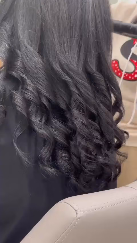 مركز طوق الياسمين للتزيين والمساج النسائي