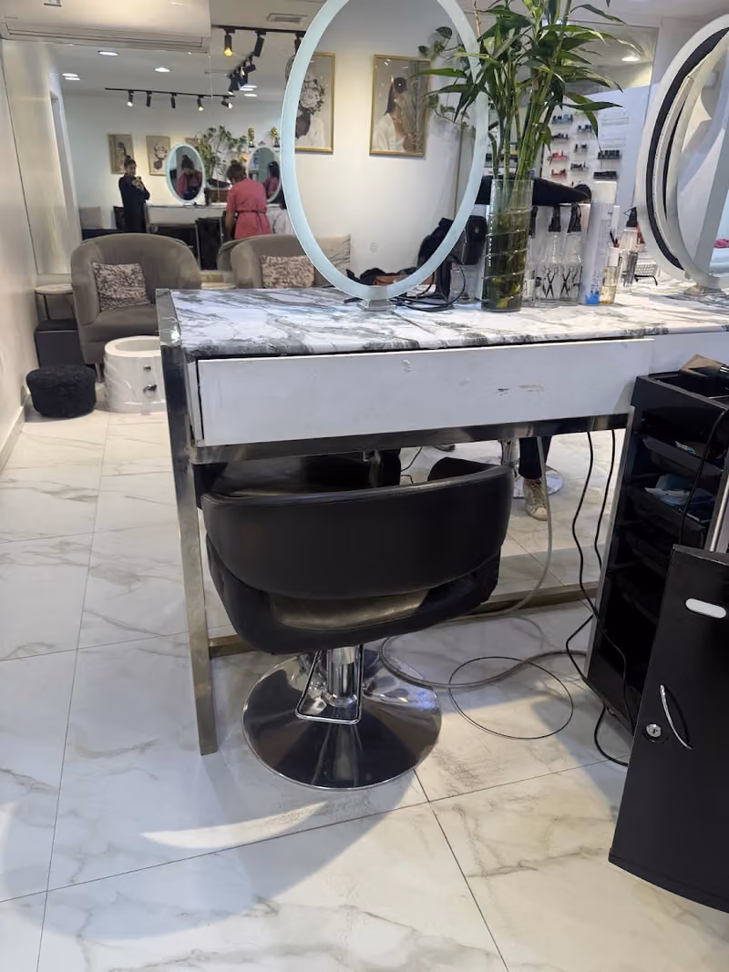 مشغل احمر شفاه