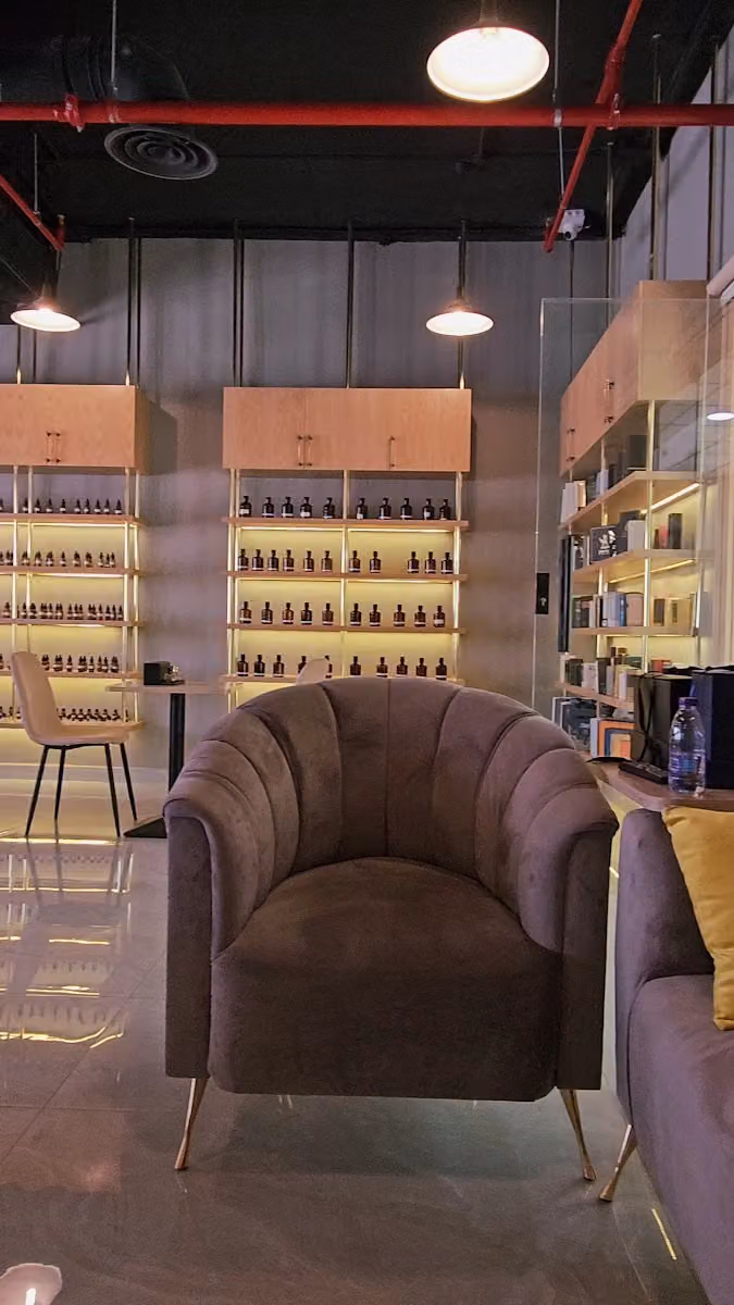 مصنع عطري أجمل للعطور _ مكتب المعيقلية