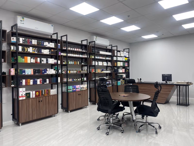 مصنع حلول عطرية للعطور ومستحضرات التجميل