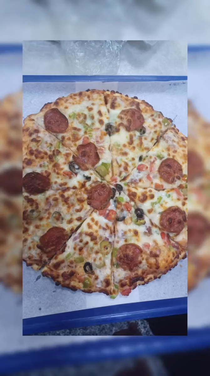 مطاعم بيتزا وله لتقديم الوجبات