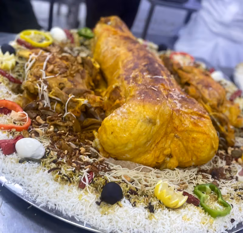 مطاعم ديرتي | شارع الشباب | D E R A T I
