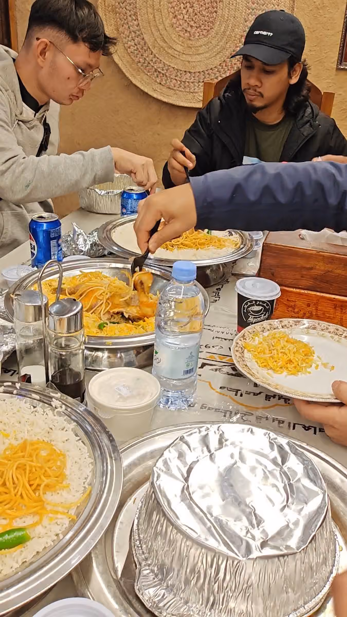 مطاعم قرية العاذرية