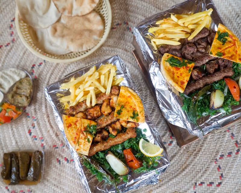 مطاعم قرية العاذرية