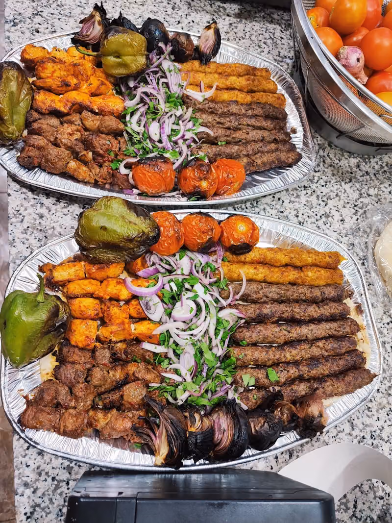 مطاعم شباب العكاظ البخاري