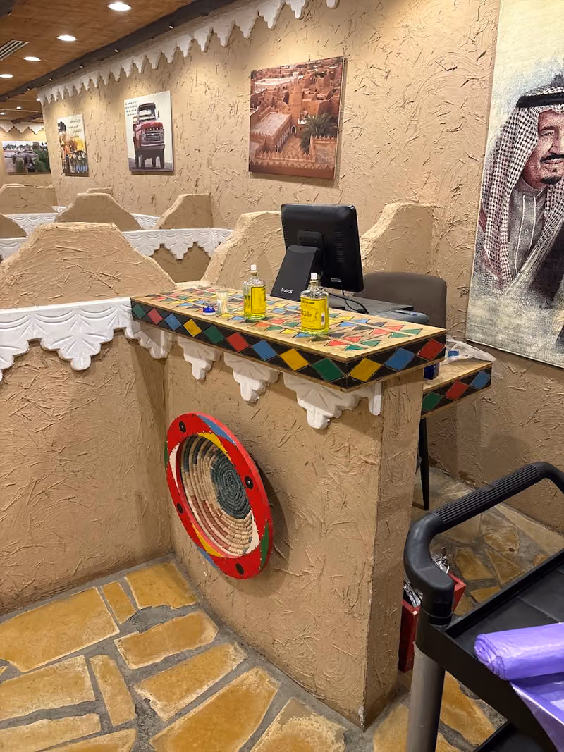 مطعم ومقهى حنيذ وكيف