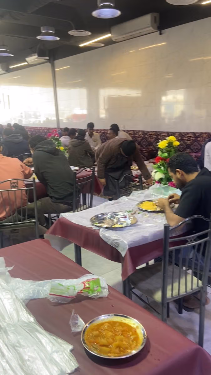 مطعم عبق الاطباق البهية البخاري