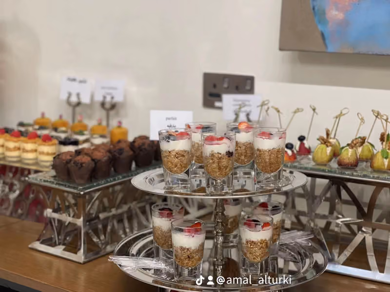 مطعم أفضل السلطات لتقديم الوجبات