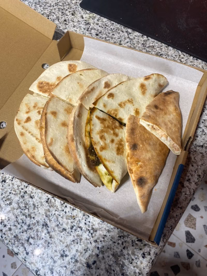 مطعم احلا طبق