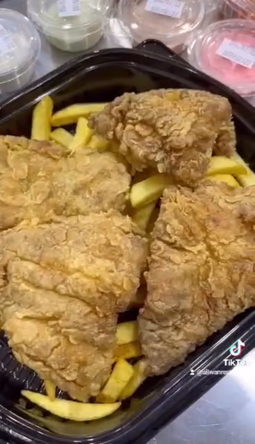 مطعم الايوان للوجبات السريعة