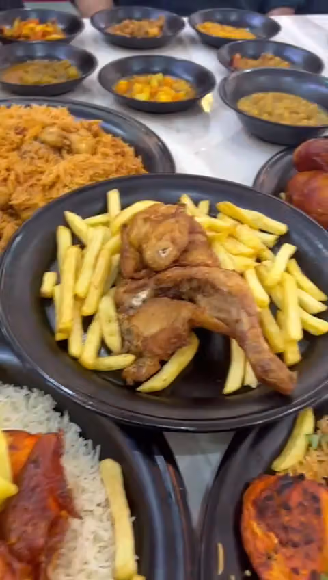 مطعم البهارات المهرلتقديم الوجبات البخاري