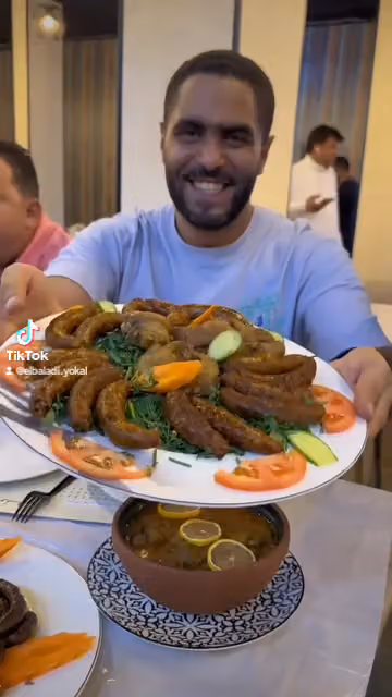 مطعم البلدي يوكل للمؤكولات المصريه والمشويات