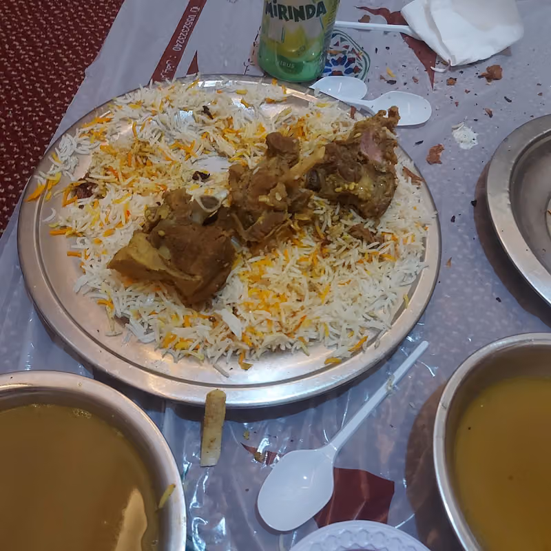 مطعم البيت الصنعاني للأكلات الشعبيه الرياض