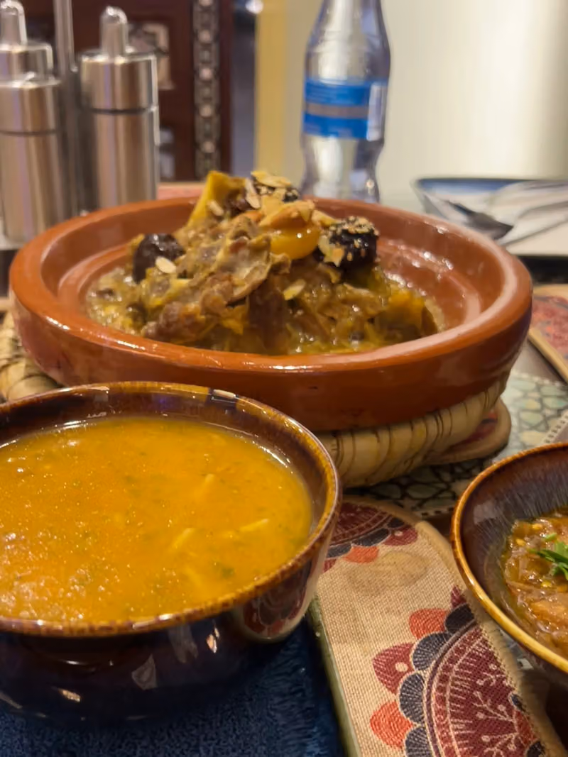 مطعم ألذ طاجن للمأكولات المغربية