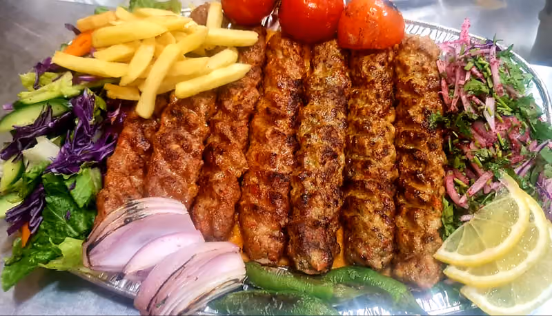 مطعم اللؤلؤة الدمشقية لتقديم الوجبات