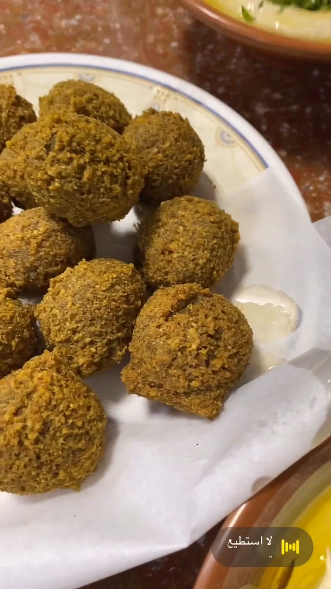 مطعم النقاء للحمص والفلافل