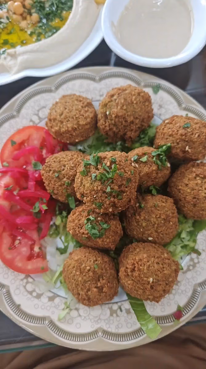 مطعم النقاء للحمص والفلافل