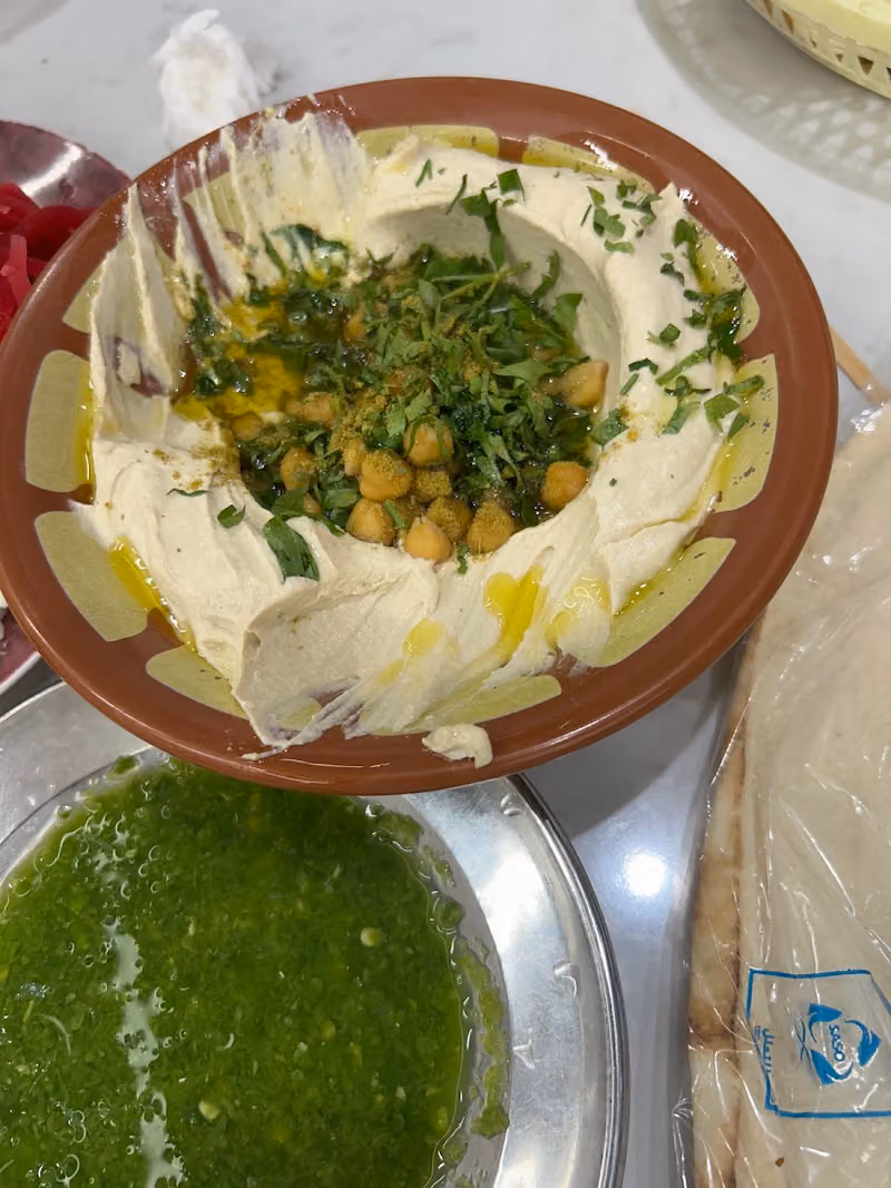 مطعم النقاء للحمص والفلافل