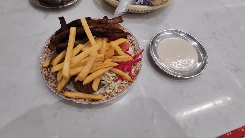 مطعم النقاء للحمص والفلافل
