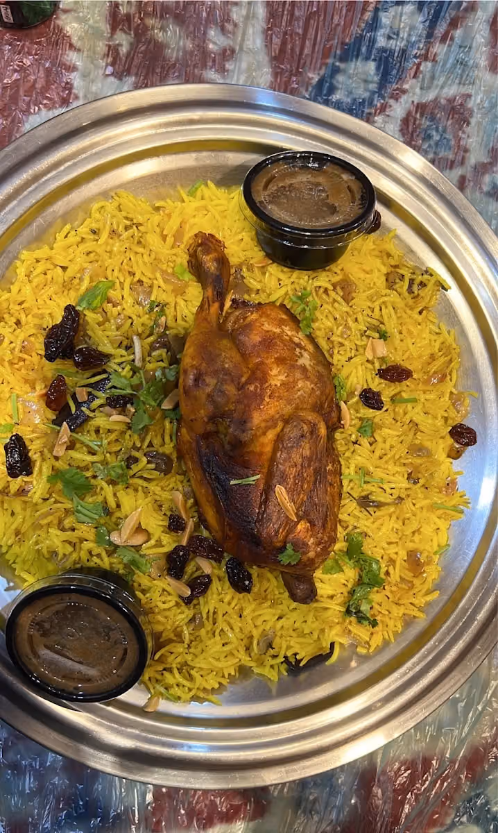 مطعم الروشن القديم لتقديم اشهى الكبسات ( الروشن )