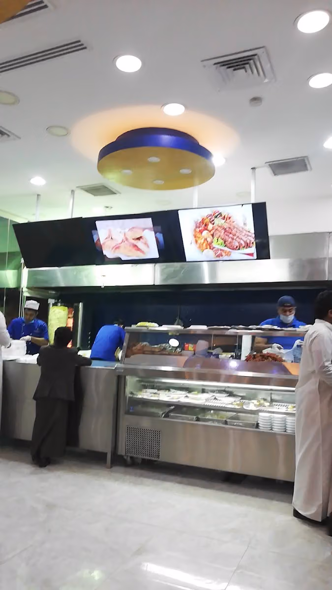 مطعم الشاطئ الأزرق