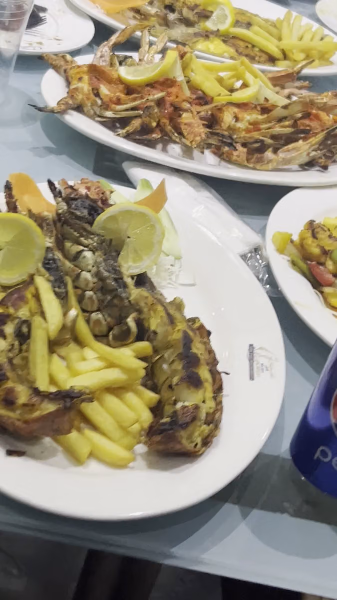 مطعم السلمون الذهبي