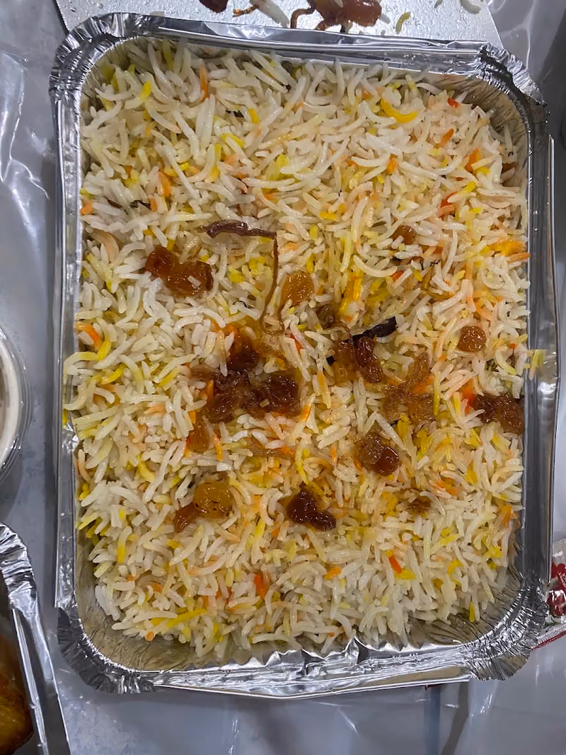 مطعم السلمون الذهبي