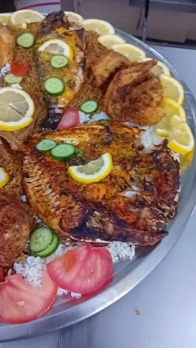 مطعم السماك للمأكولات البحريه